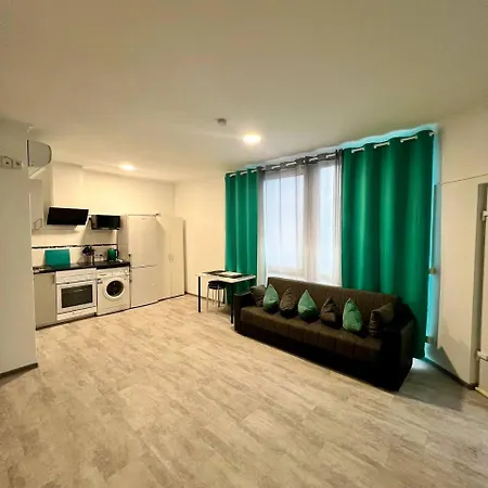 Neuwertiges Mit Schnellem Wlan, Netflix, Glasfaser, Kostenlose Privatparkplatz Auch Fuer Transporter Geeignet R25 *