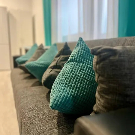 Neuwertiges Mit Schnellem Wlan, Netflix, Glasfaser, Kostenlose Privatparkplatz Auch Fuer Transporter Geeignet R25 *