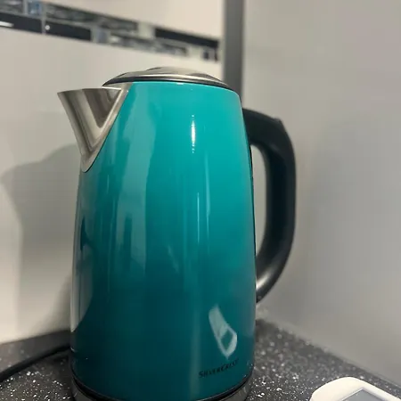 Neuwertiges Mit Schnellem Wlan, Netflix, Glasfaser, Kostenlose Privatparkplatz Auch Fuer Transporter Geeignet R25 *