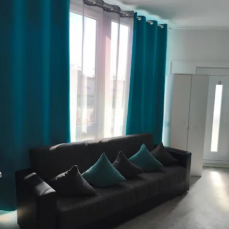 Neuwertiges Mit Schnellem Wlan, Netflix, Glasfaser, Kostenlose Privatparkplatz Auch Fuer Transporter Geeignet R25 דירה