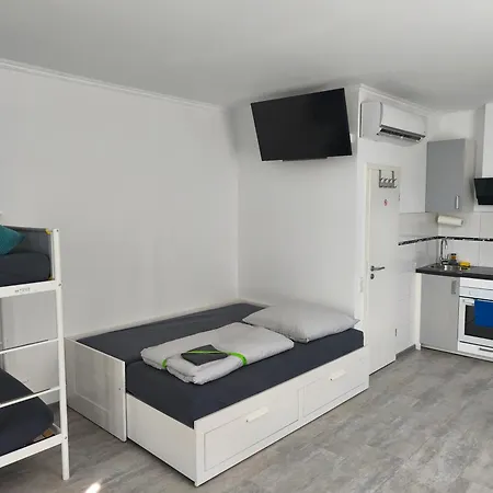 Апартаменты Neuwertiges Mit Schnellem Wlan, Netflix, Glasfaser, Kostenlose Privatparkplatz Auch Fuer Transporter Geeignet R25 *