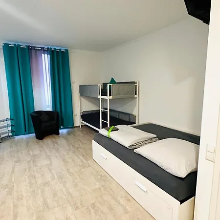 דירה Neuwertiges Mit Schnellem Wlan, Netflix, Glasfaser, Kostenlose Privatparkplatz Auch Fuer Transporter Geeignet R25 *