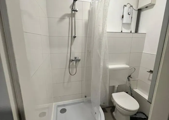 Апартаменты Neuwertiges Mit Schnellem Wlan, Netflix, Glasfaser, Kostenlose Privatparkplatz Auch Fuer Transporter Geeignet R25