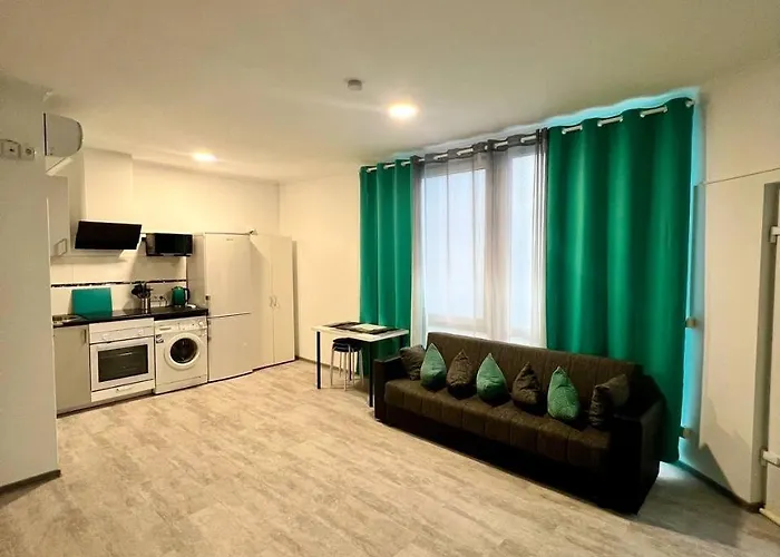 Neuwertiges Mit Schnellem Wlan, Netflix, Glasfaser, Kostenlose Privatparkplatz Auch Fuer Transporter Geeignet R25 *