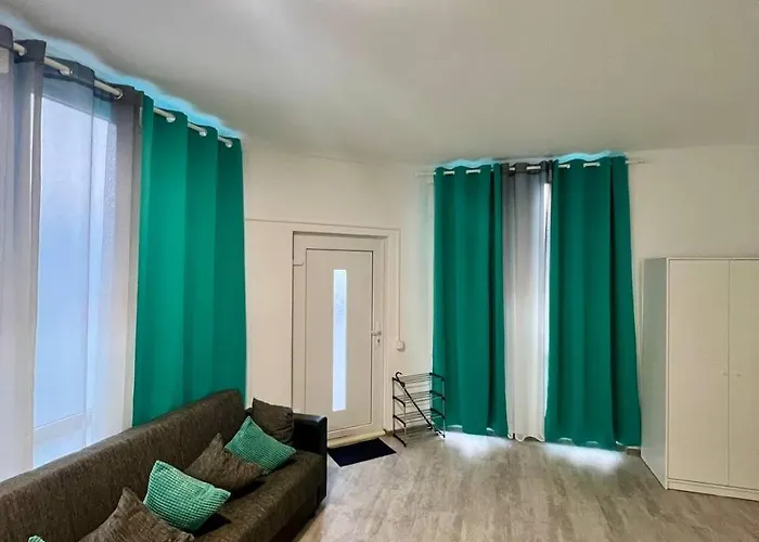 Neuwertiges Mit Schnellem Wlan, Netflix, Glasfaser, Kostenlose Privatparkplatz Auch Fuer Transporter Geeignet R25